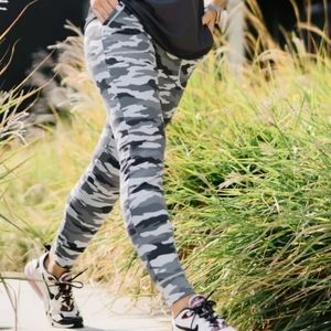 Zyia GRAY CAMO unwind joggers